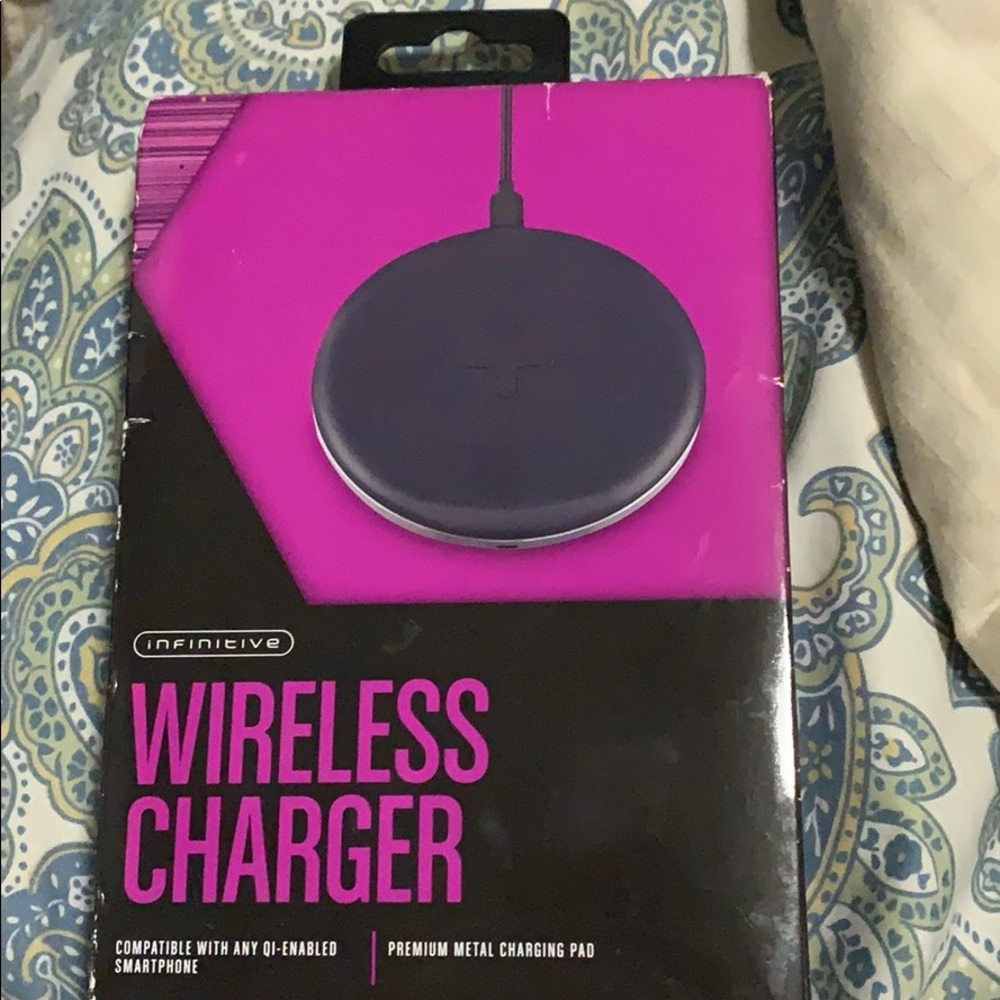 Infinitive wireless charger for smartphones